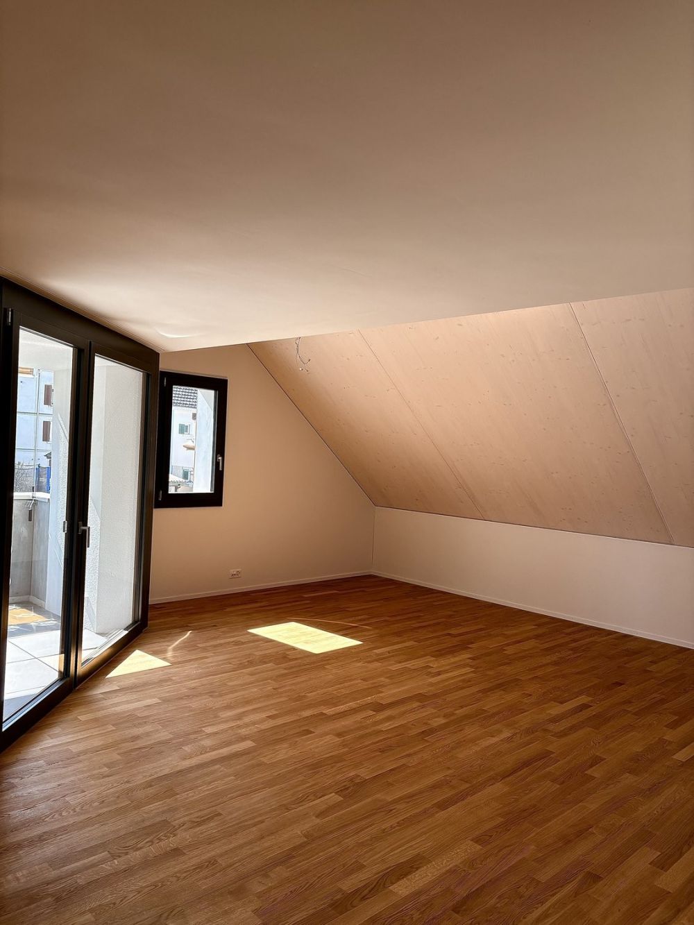 3.5 Zimmerwohnung direkt am Bahnhof Rüti - C6_3.5-ZWG_Dorfstrasse-68_Wohnzimmer
