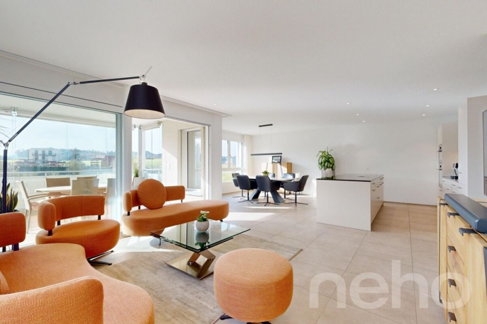 Moderne 4.5-Zimmerwohnung mit grossem Balkon und hochwertiger Küche - Bild 1