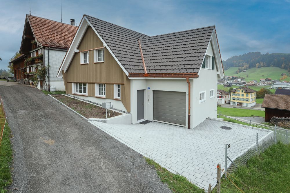 Moderner Neubau inmitten der Appenzeller Hügellandschaft - Draussen