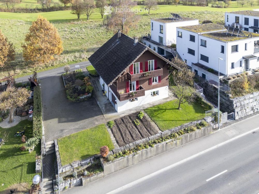 Charmantes 6-Zimmer-Einfamilienhaus an zentraler Lage in Holzhäusern (Bauland) - Bild 1