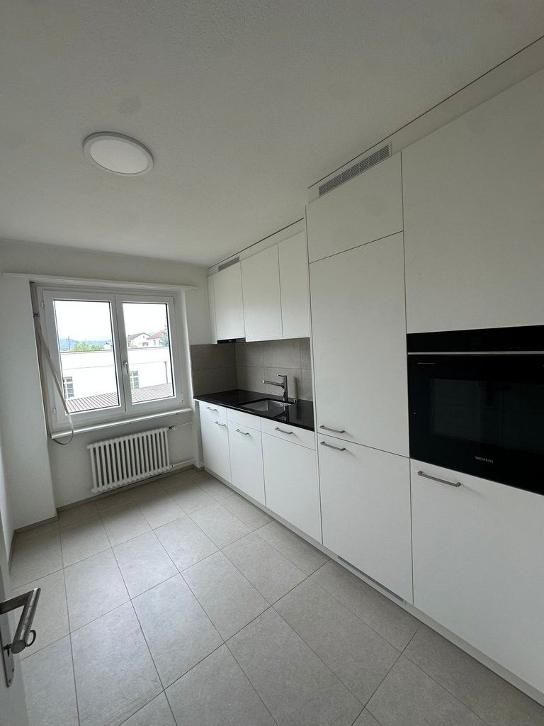 Sanierte 4.0-Zimmerwohnung an guter Lage in Dietikon - PHOTO-2026-04-15-11-30-55.jpg