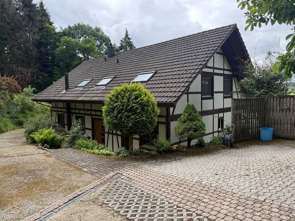 Einfamilienhaus mit Baulandreserve in Grasswil -  Bild 2
