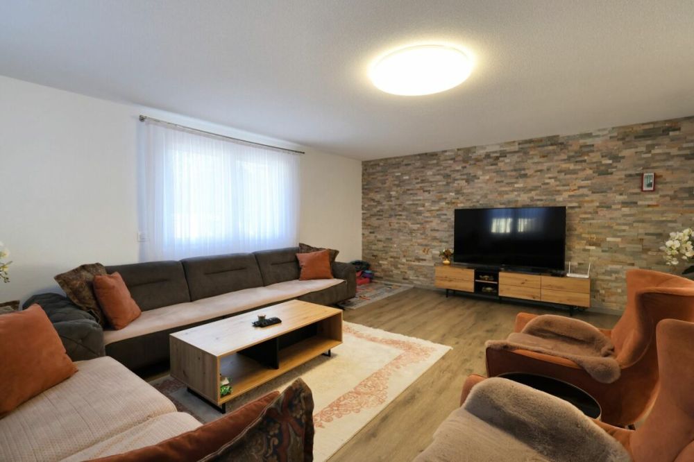 Viel Platz für Familie & Generationen: saniertes Haus mit Garten, Terrasse & Garage Kopie - Bild 3