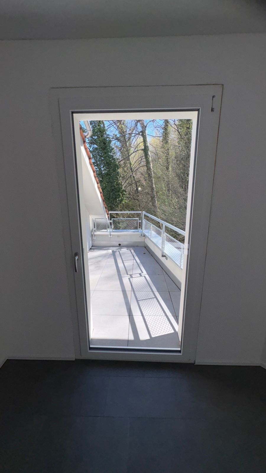 Moderne 4.5-Zimmer-Dachwohnung mit Waldblick in Langnau am Albis -  Bild 10