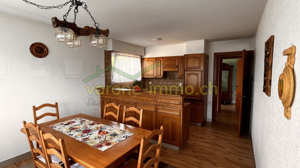 Villa de 6 pièces à Ormône/Savièse avec grand terrain constructible - Coin à manger et cuisine