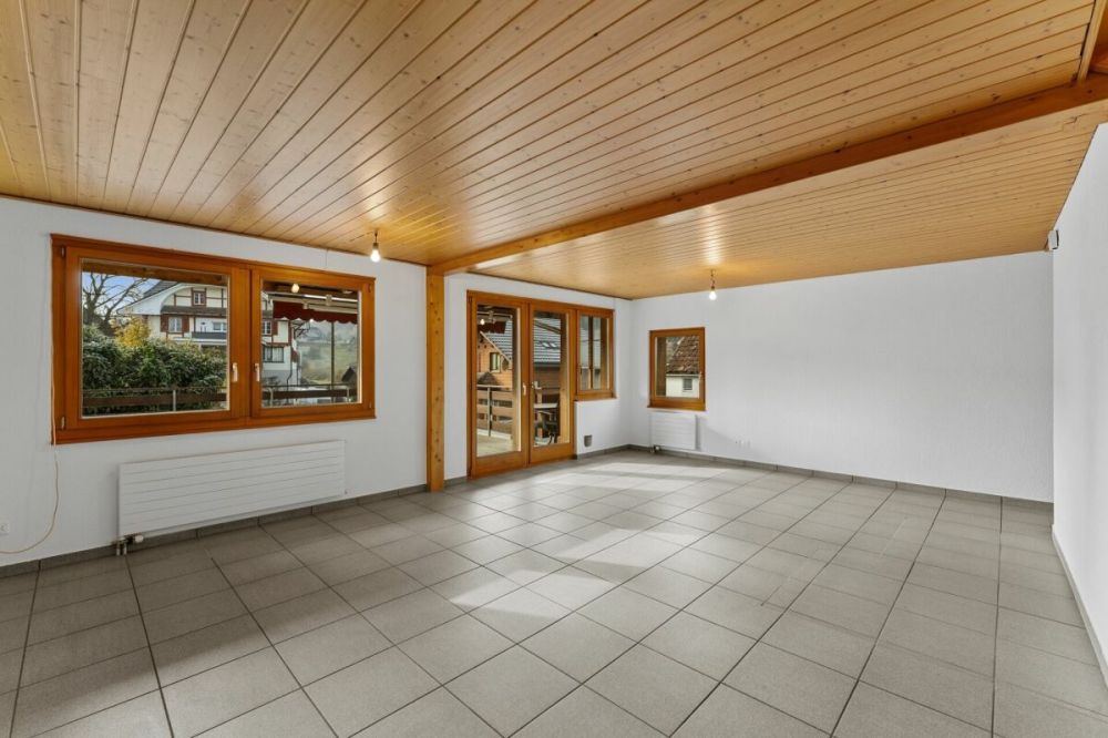 Zweifamilienhaus / EFH mit Einliegerwohnung - 4.5 Zimmer Haus
