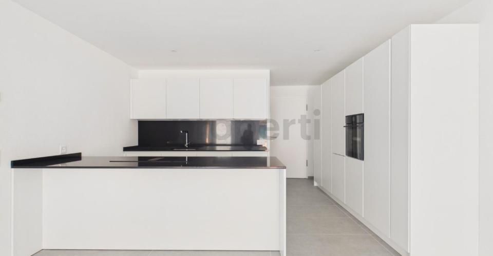 Moderne appartement de 3,5 pièces avec place de parc intérieure, Biasca - Appartement 3.5 pièces - image - 1