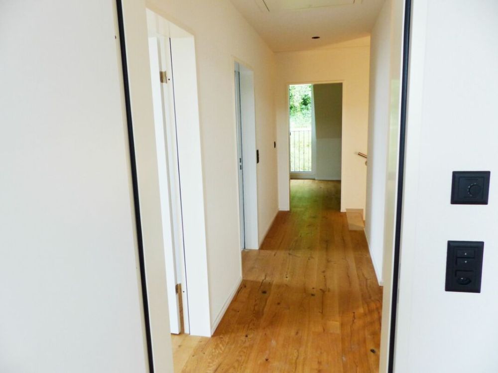 NEUBAU 5.5 Zimmer Eckeinfamilienhaus mit attraktiver Fernsicht - Bild 9