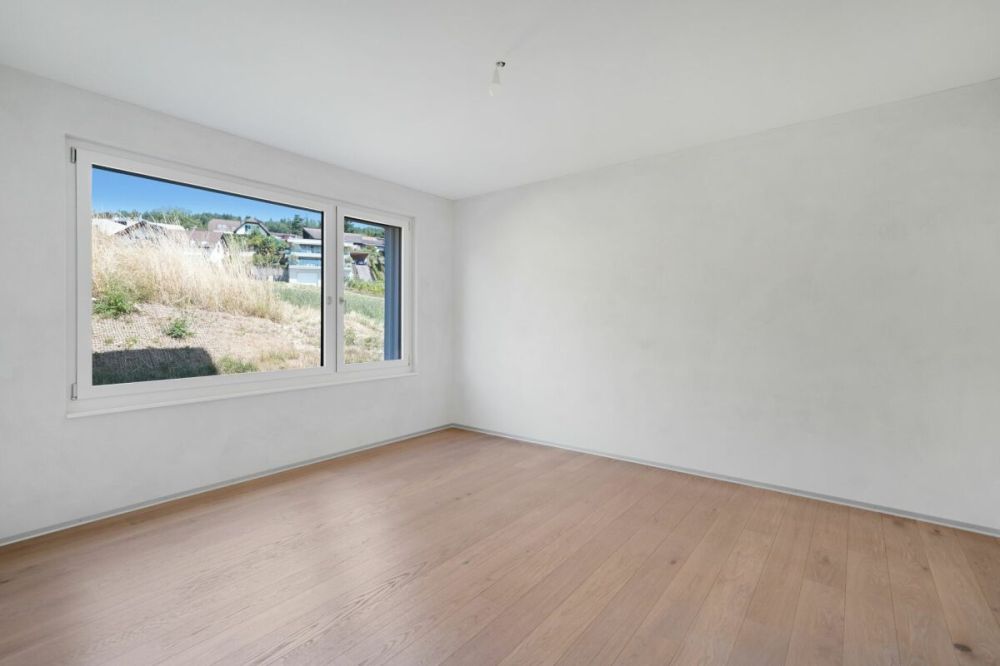 Exklusive 4.5 Zimmer Neubau Terrassenwohnung mit atemberaubender Weitsicht über den Murtensee -  Bild 10