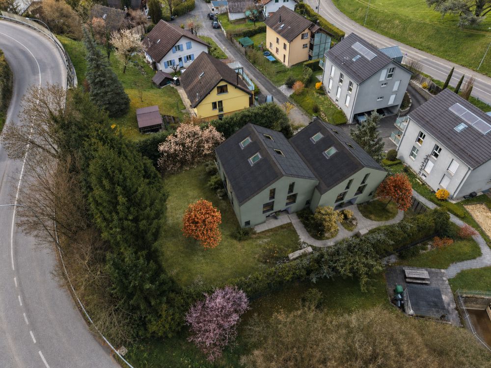 Doppelhaus in Wohngebiet - Aerienne II.png