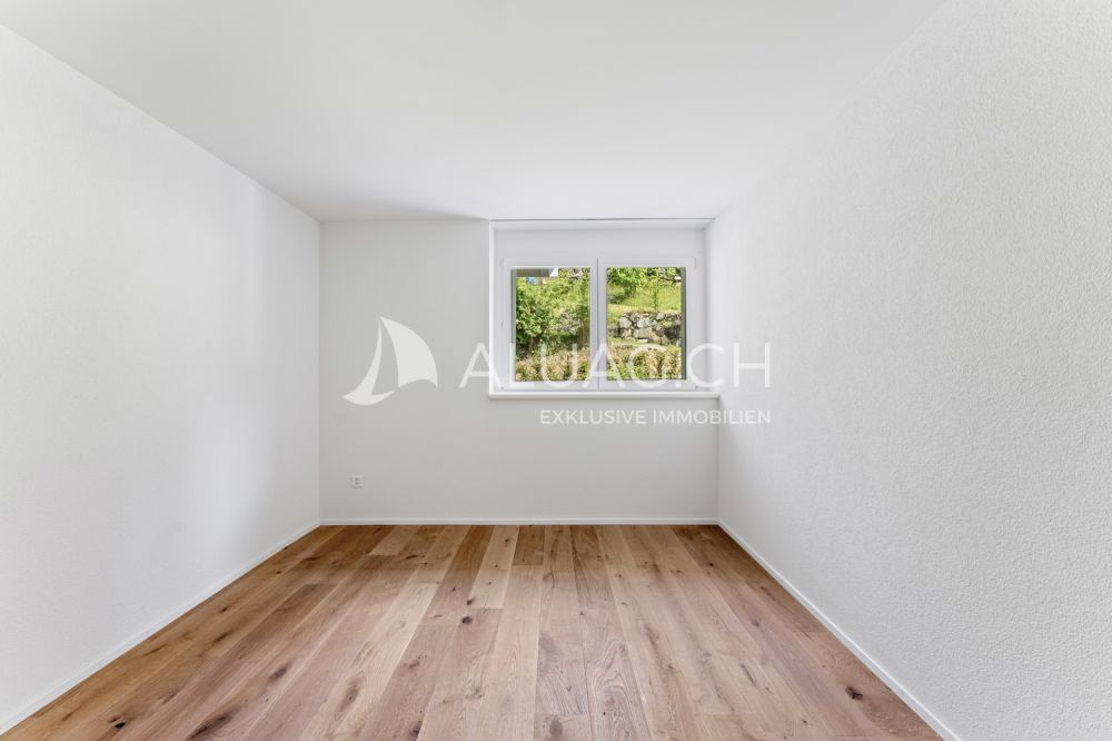 NEUBAUTRAUM 4.5 ZIMMER IM HERZEN DER NATUR - Helles Zimmer mit freundlicher Atmosphäre und schönem Echtholzparkett