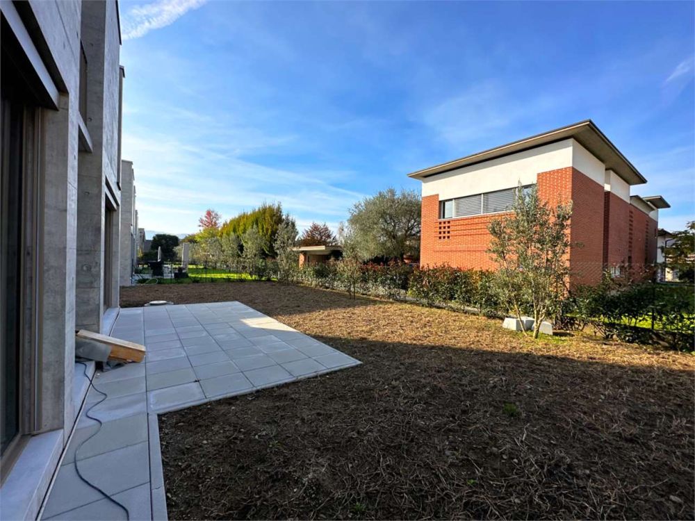NUOVA ED AMPIA VILLA CON GIARDINO -  Bild 8