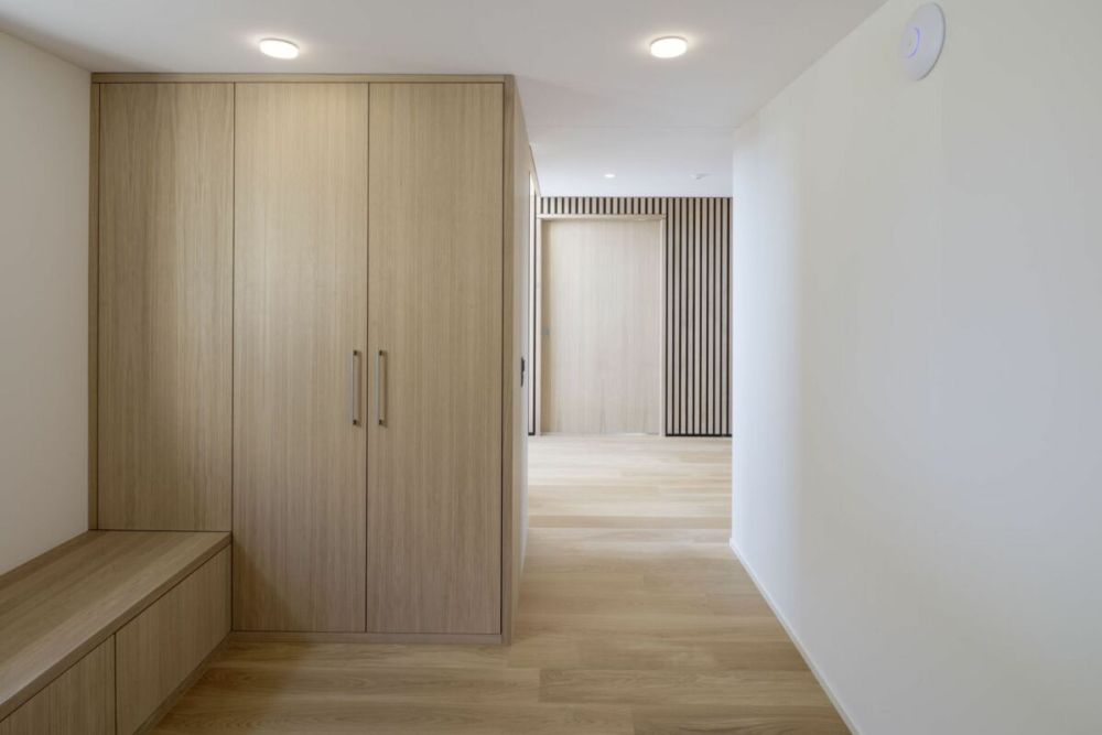 Luxuriöse 6.5-Zimmer-Villa mit herrlichem Garten, Poolanlage und Koi-Teich - Bild 12