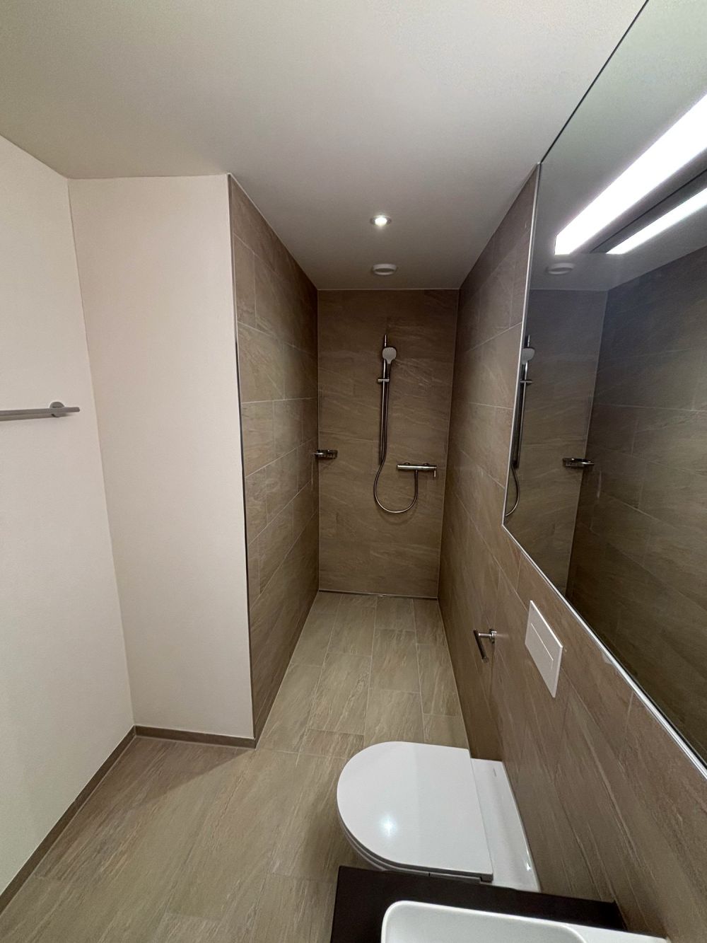 Grosszügige, neuwertige 3.5 Zimmer-Wohnung mit Garten -  Bild 12