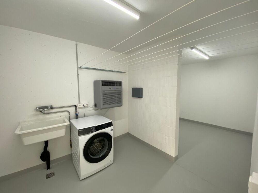 Lichtdurchflutete 3.5-Zimmerwohnung in der Überbauung «Neualtwil» - Wasch- und Kellerraum