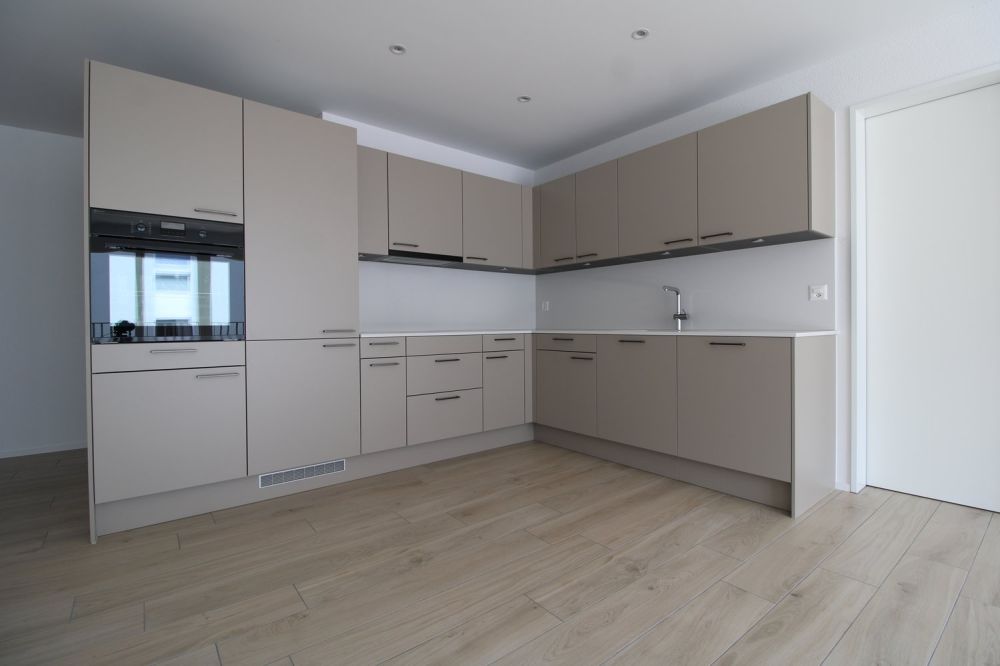 Moderne 4.5-Zimmerwohnung mit zwei Bädern und gemütlichem Sitzplatz -  Bild 2
