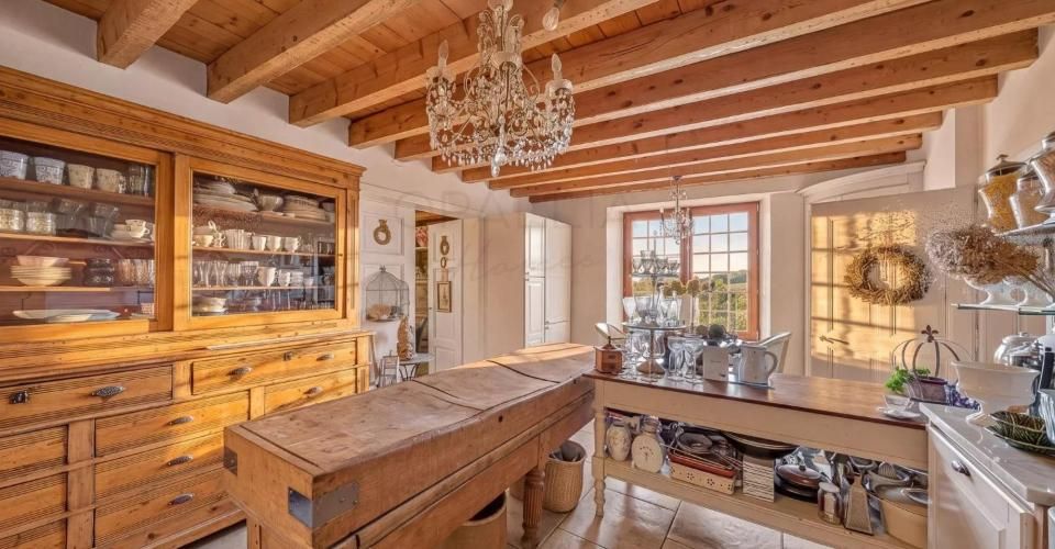Maison de village rénovée avec vue sur la montagne et le lac, Givrins - Maison 8 pièces - image - 4