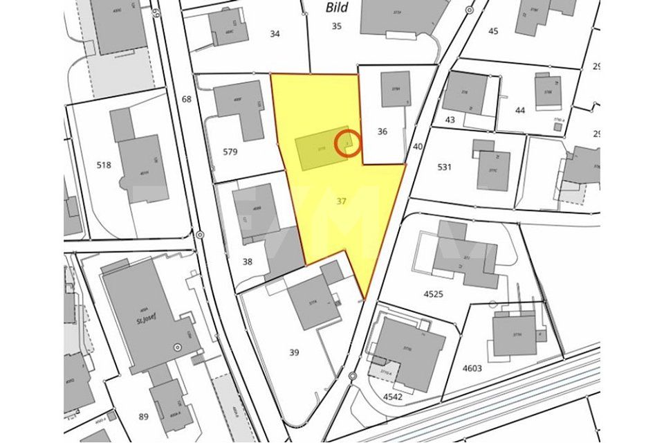 Mehrfamilienhaus mit Umschwung - Bild 1