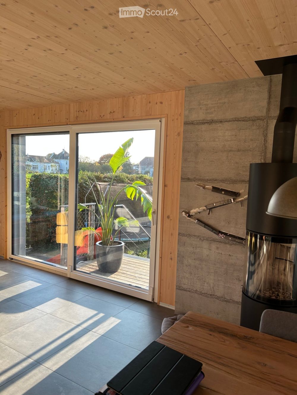 Freistehendes modernes Holzhaus in Erlach mit Seenähe -  Bild 11
