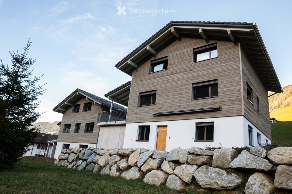 Neubau-Einfamilienhaus aus Urner Mondholz in ruhiger Lage - Bild 1
