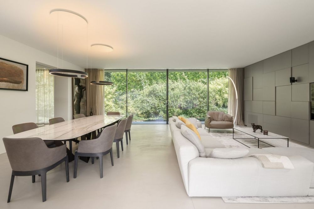 ELEGANTE MODERNE VILLA IM GRÜNEN -  Bild 1