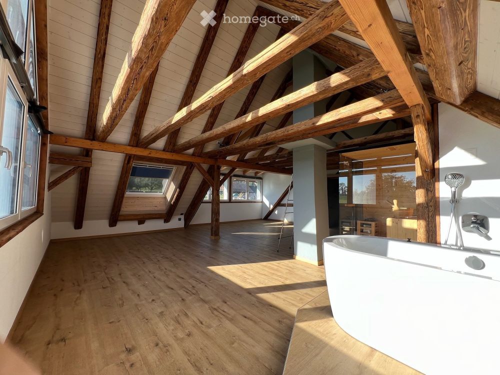 Lichtdurchfluteter Traum-Altbau 2024 60 m² Wellness-Schlafzimmer mit Sauna  in Hugelshofen -  Bild 1
