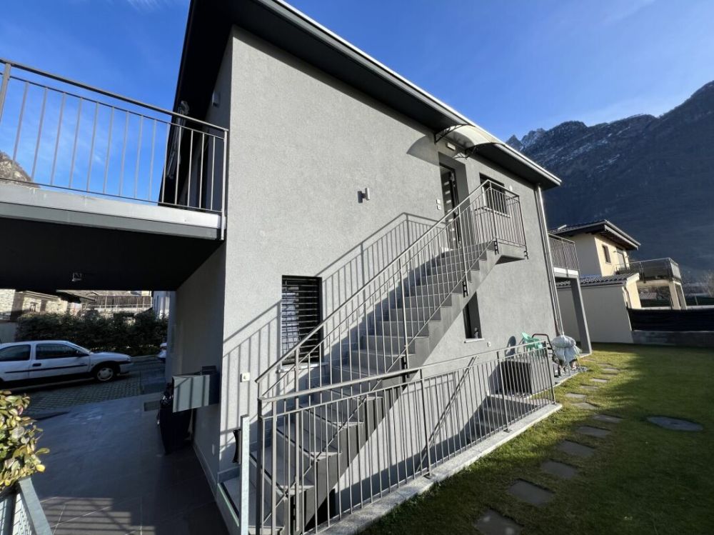 Moderna casa bifamiliare individuale, di 4.5 +3.5 locali con ampio giardino - Bild 9