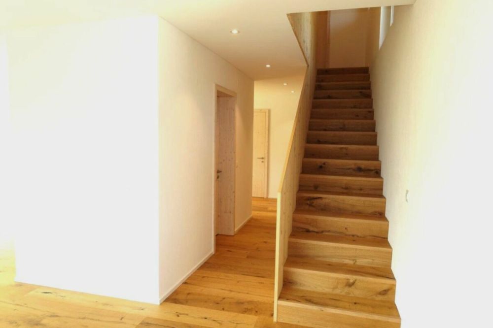 Einfamilienhaus mit Einliegerwohnung als Erstwohnsitz in Cumbel - Der Eingang zur Waschküche<br>und der Zugang zu den drei<br>Doppelschlafzimmern.