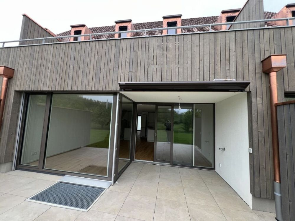 Wunderschönes "Reihenhaus" im Grünen und mit viel Wohnraum. - Ansicht Sitzplatz