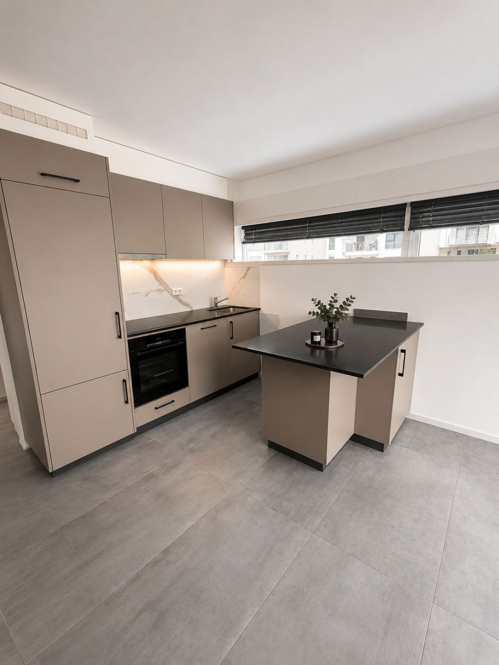 Neue 2.5-Zimmer-Wohnung im 1. Stock mit Balkon – Ideal zum Wohnen oder Investieren -  Bild 1