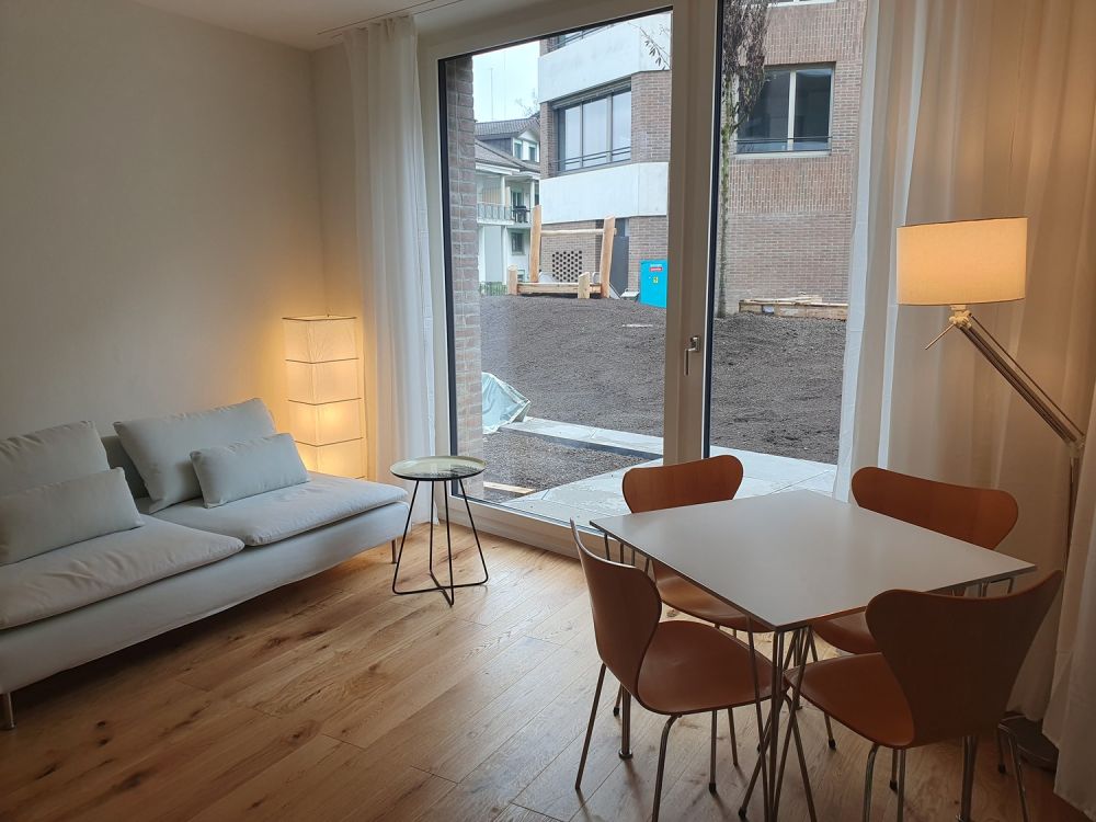 Sonnige, ruhige, moderne Studiowohnung im Zentrum von Kloten -  Bild 1