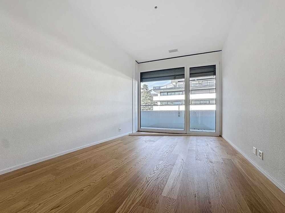 Luxuriöse 4.5-Zimmer-Wohnung mit Balkon, neu -  Bild 5