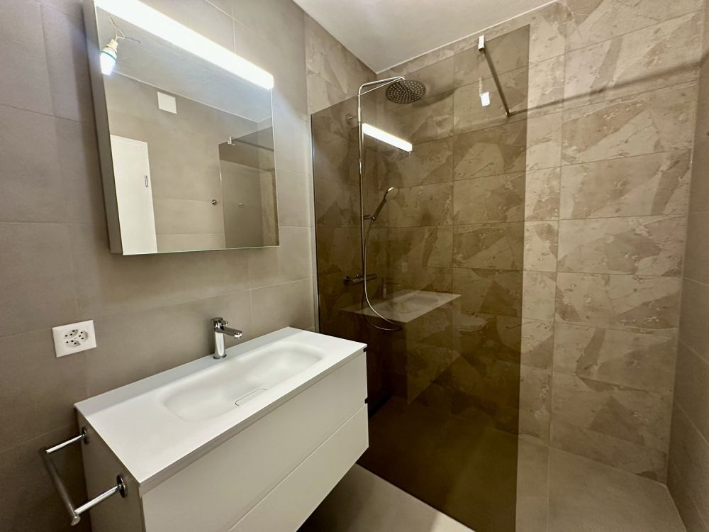 Lugano-Cadro: Casa moderna e funzionale immersa nel verde -  Bild 8