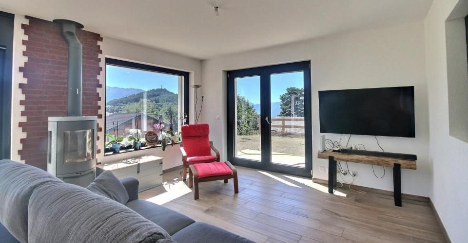 VENDU. Lens. Villa neuve de 5.5 pièces, vue sur le lac du Louché et les Alpes, à 10 minutes de Crans-Montana, proche écoles et commerces - Maison 5.5 pièces - image - 3