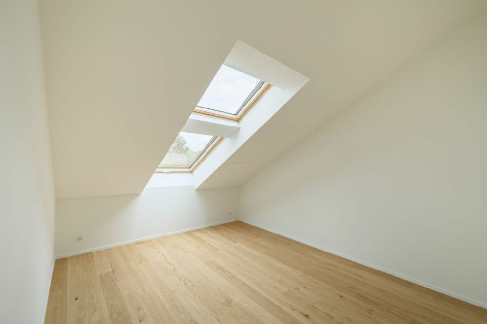 Grosszügige 3½-Zimmer-Dachwohnung mit Galerie und Balkon - Zimmer 1 mit En-Suit Badezimmer