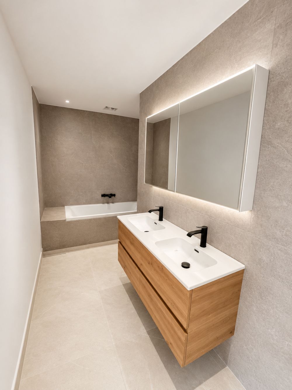 Wohnen der Extraklasse – exklusive 4.5-Zimmer-Terrassenwohnung am Buechenberg -  Bild 3