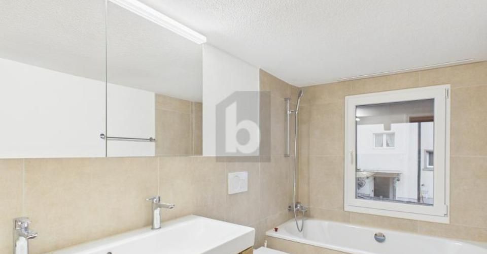 HOCHWERTIG KOMPLETT RENOVIERT - Maison jumelée 4.5 pièces - image - 2