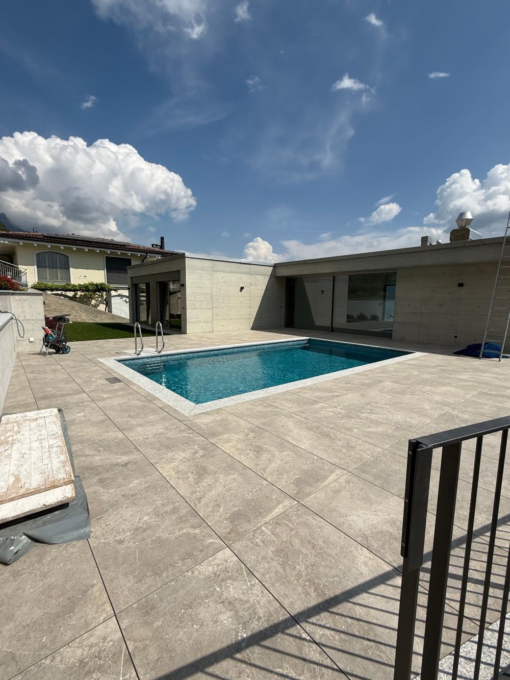 Attico di lusso con vista panoramica a Brione sopra Minusio -  Bild 1
