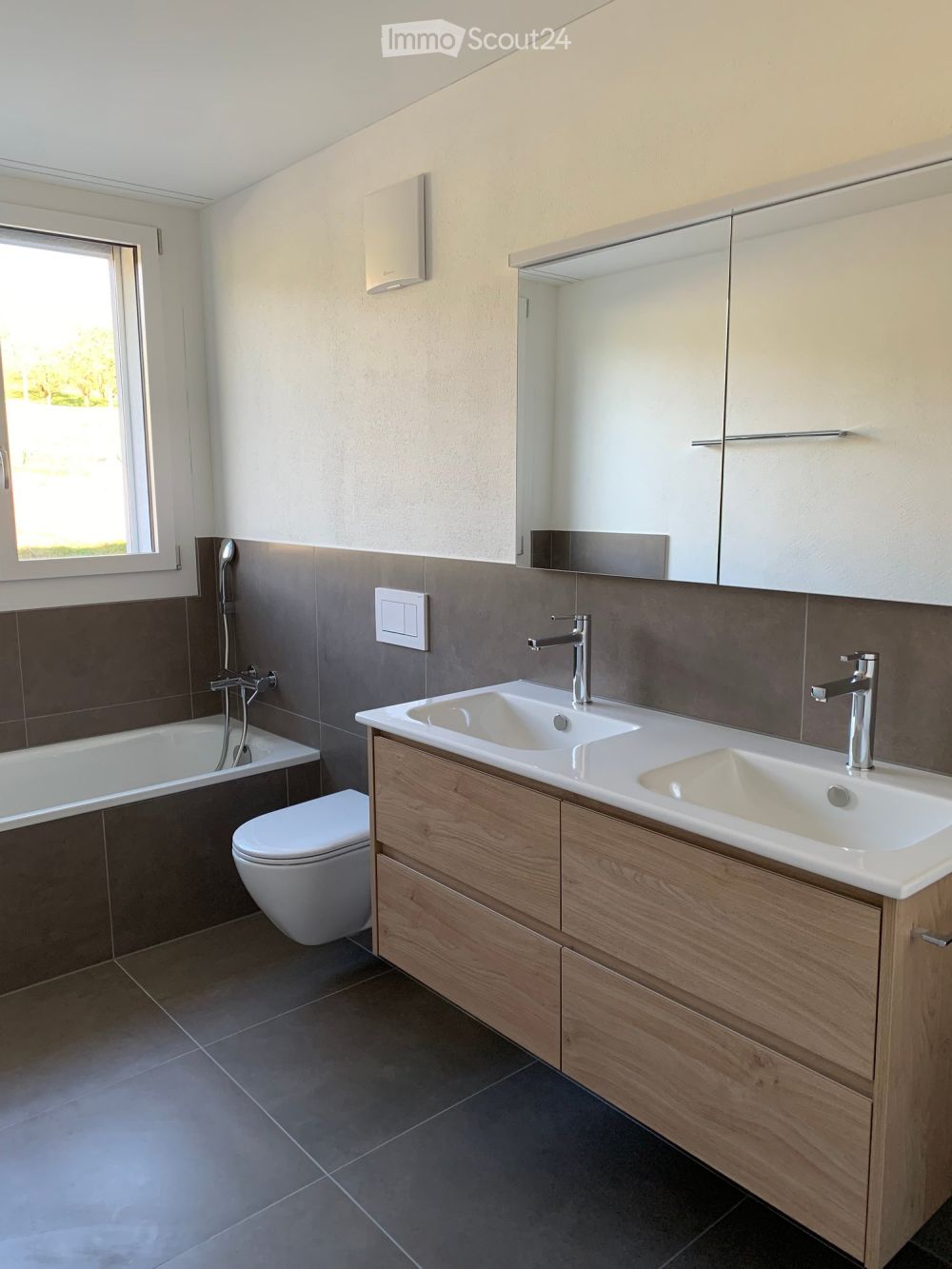 Wohnen mit Weitblick – Moderne 5.5-Zimmer-Wohnung in der Überbauung SONNENBÜEL in Eschenbach -  Bild 3