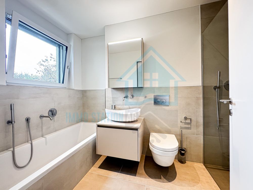 Neubau in Muhen - Ihr stilvolles Zuhause mit höchster Wohnqualität - en suite Bad (1. Obergeschoss)