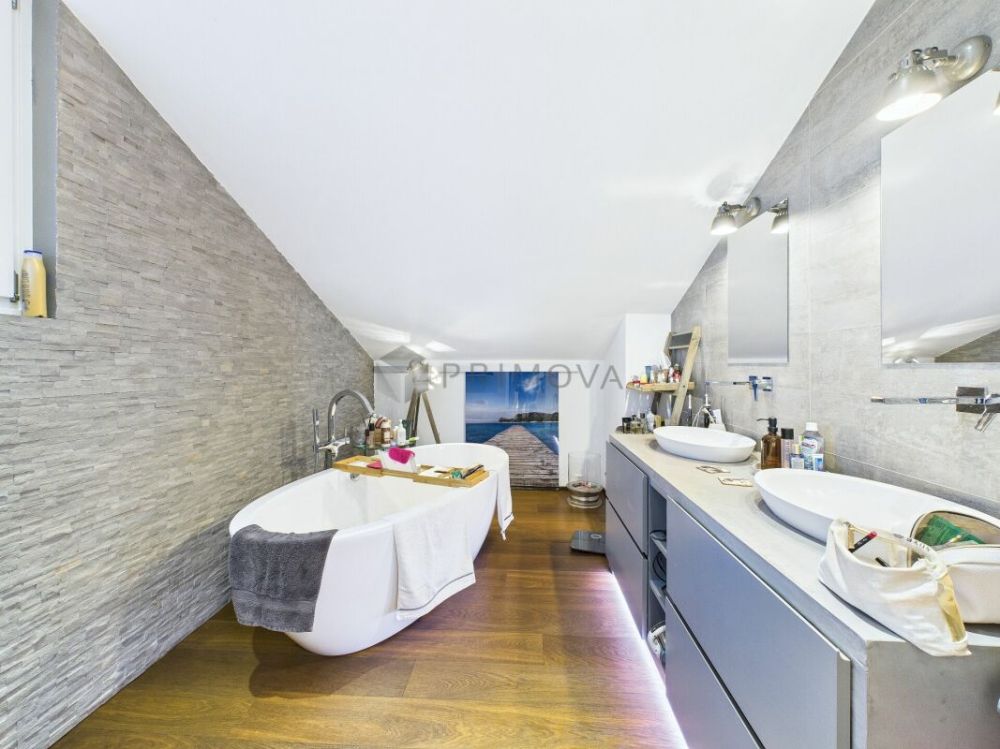 Exklusives Wohnerlebnis in Oberwil BL, kernsanierte 3.5 Zimmer Attika-Perle mit höchstem Komfort - Bild 9