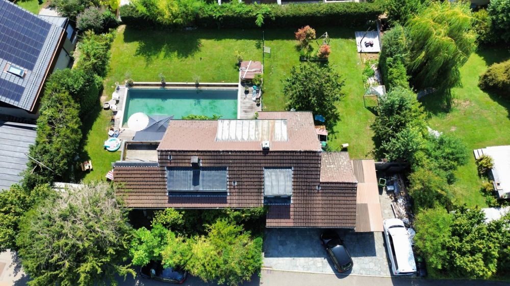 Traumhafte Lage/Garten- und Poolparadies/unmittelbar nähe Aare/viel Potenzial (Ausbau oder Neubau) - Bild 2