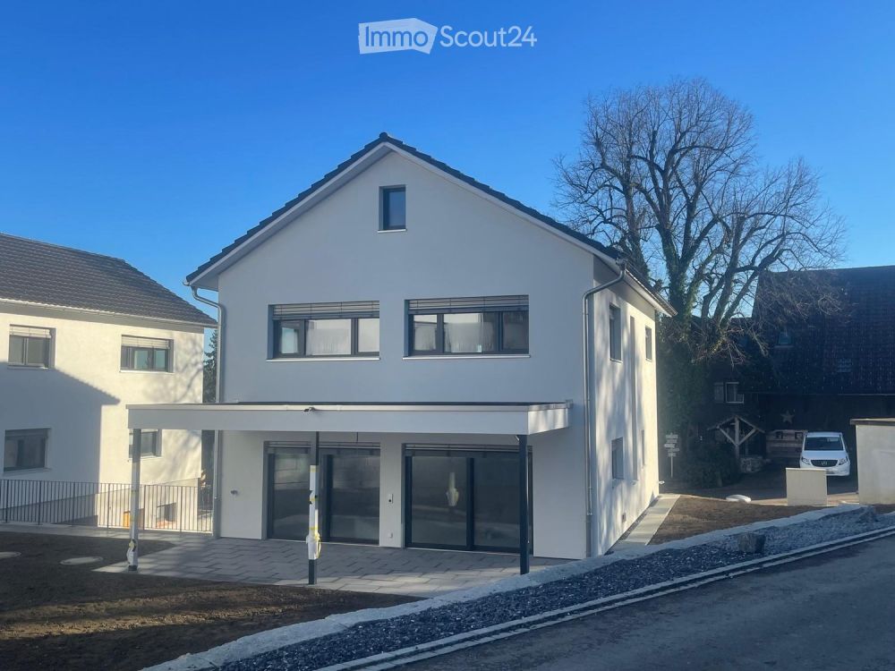 Modernes 4.5-Zimmer-Einfamilienhaus in ruhiger Lage -  Bild 1