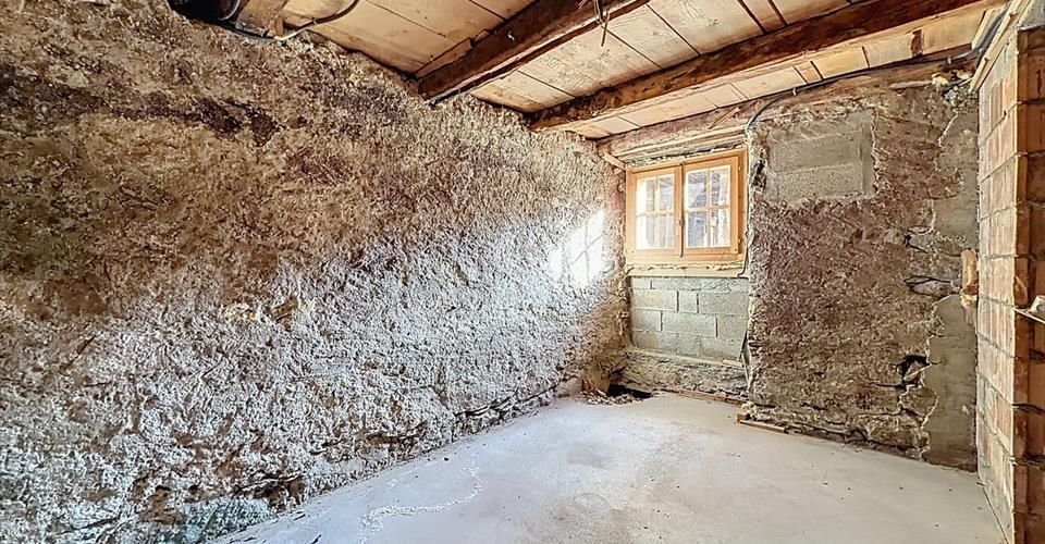 Chalet à rénover – L'âme d'une grange alpine à Sarreyer - Maison jumelée 4.5 pièces - image - 13