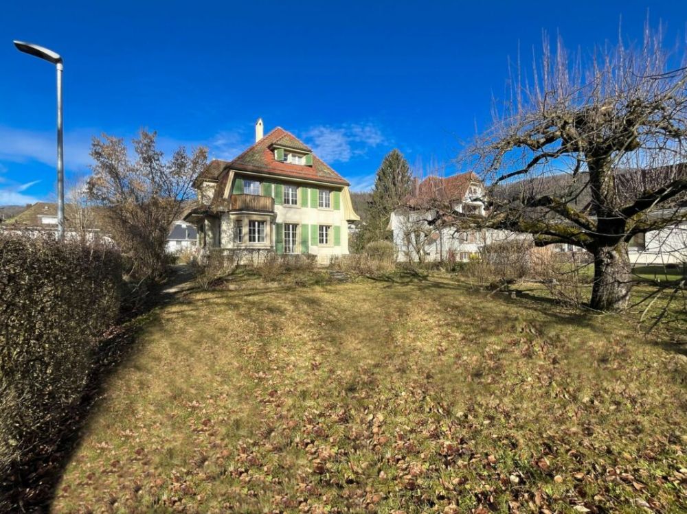 8.5-Zi-Haus, auch als Mehrgenerationenhaus nutzbar, auf 1'441 m2 Land mit Baulandreserve -  Bild 2