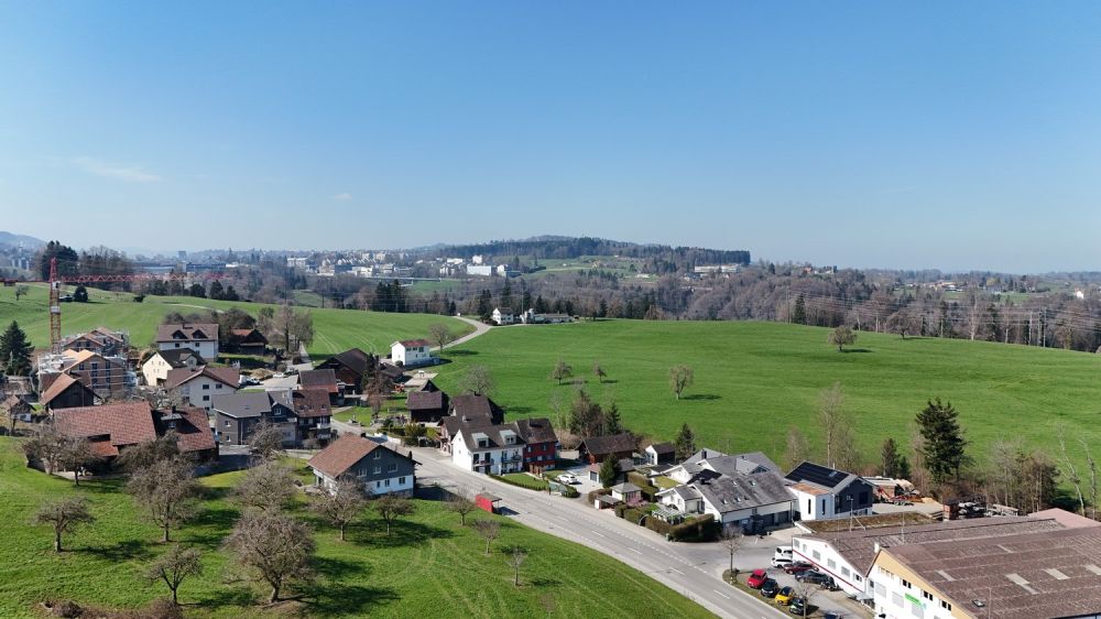 Modernes Doppeleinfamilienhaus mit Garten in Untereggen -  Bild 13