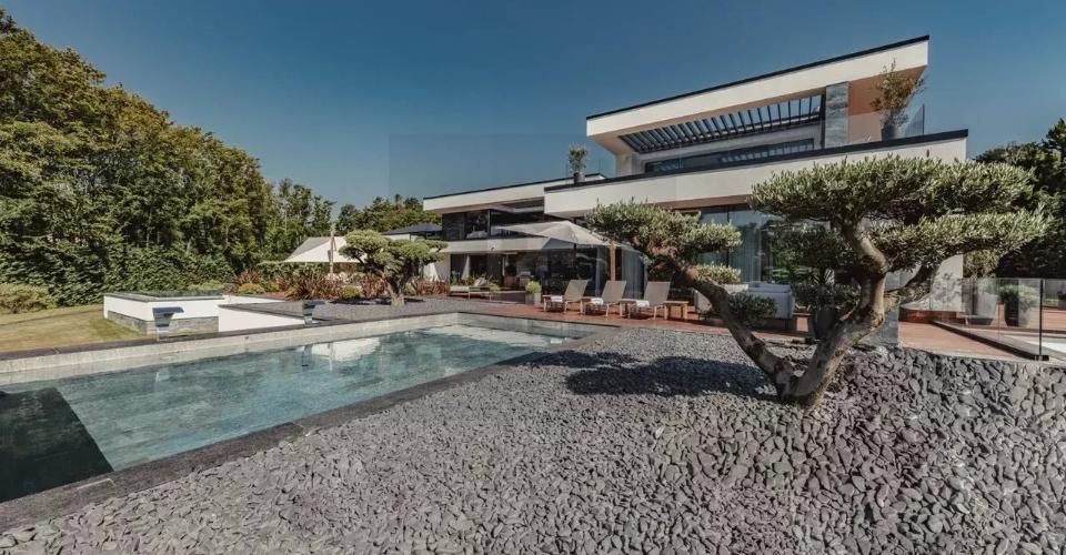 Grande Villa ? Retraite contemporaine ultra-privée aux portes de Genèv - Villa 20 pièces - image - 3