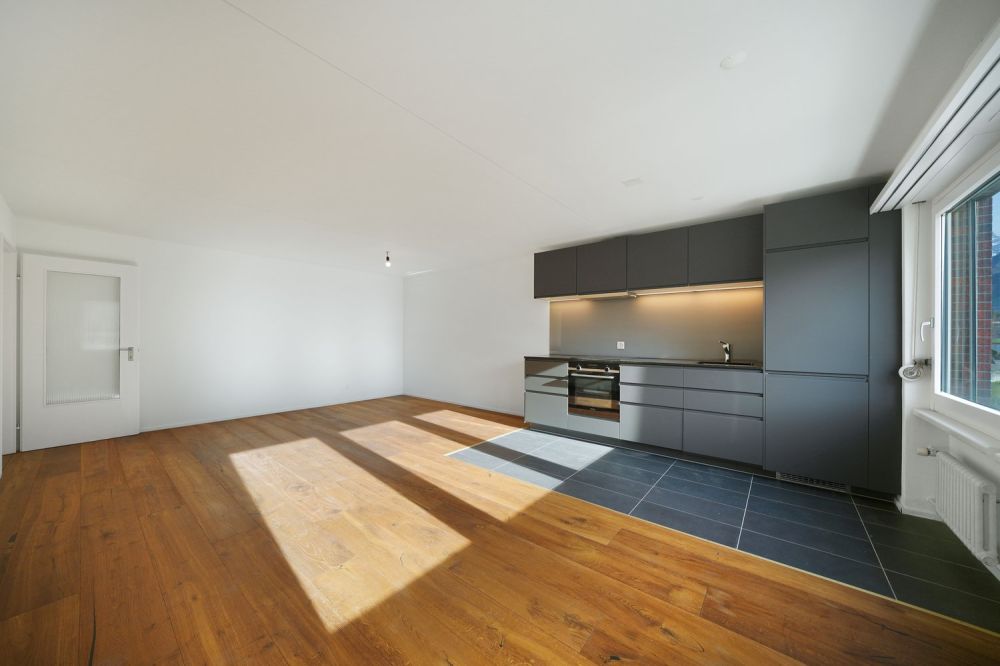 Kernsanierte 3½ Zimmerwohnung mit wunderschöner Bergsicht - Bild 9