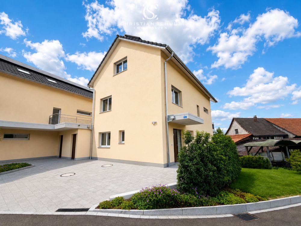 Grosszügiges Neubauhaus mit Einliegerwohnung in Panoramalage -  Bild 1