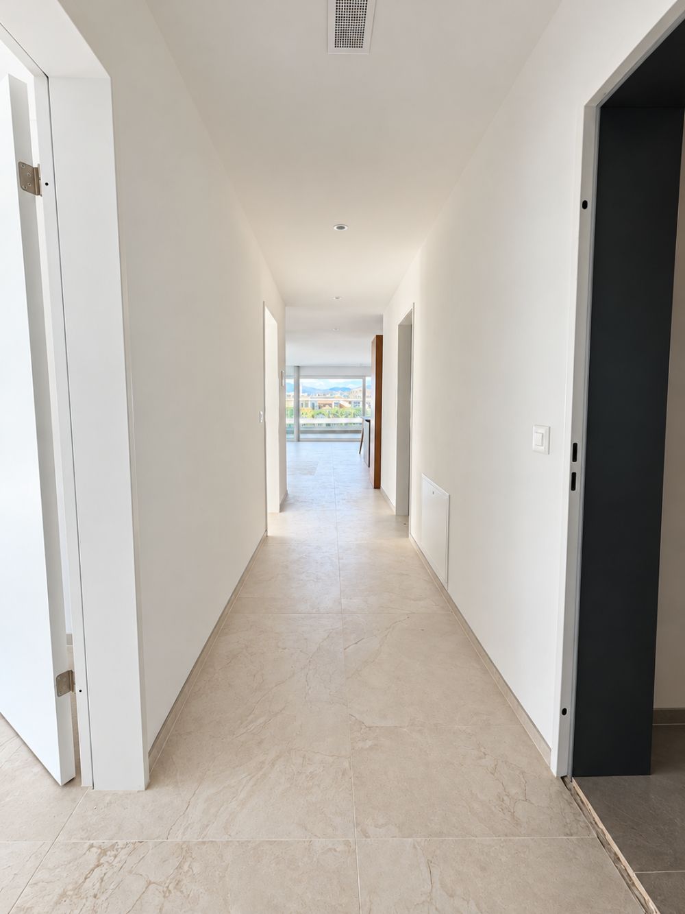 Exklusive 4.5-Zimmer-Terrassenwohnung mit Weitsicht und ultraluxuriösem Ausbau -  Bild 3